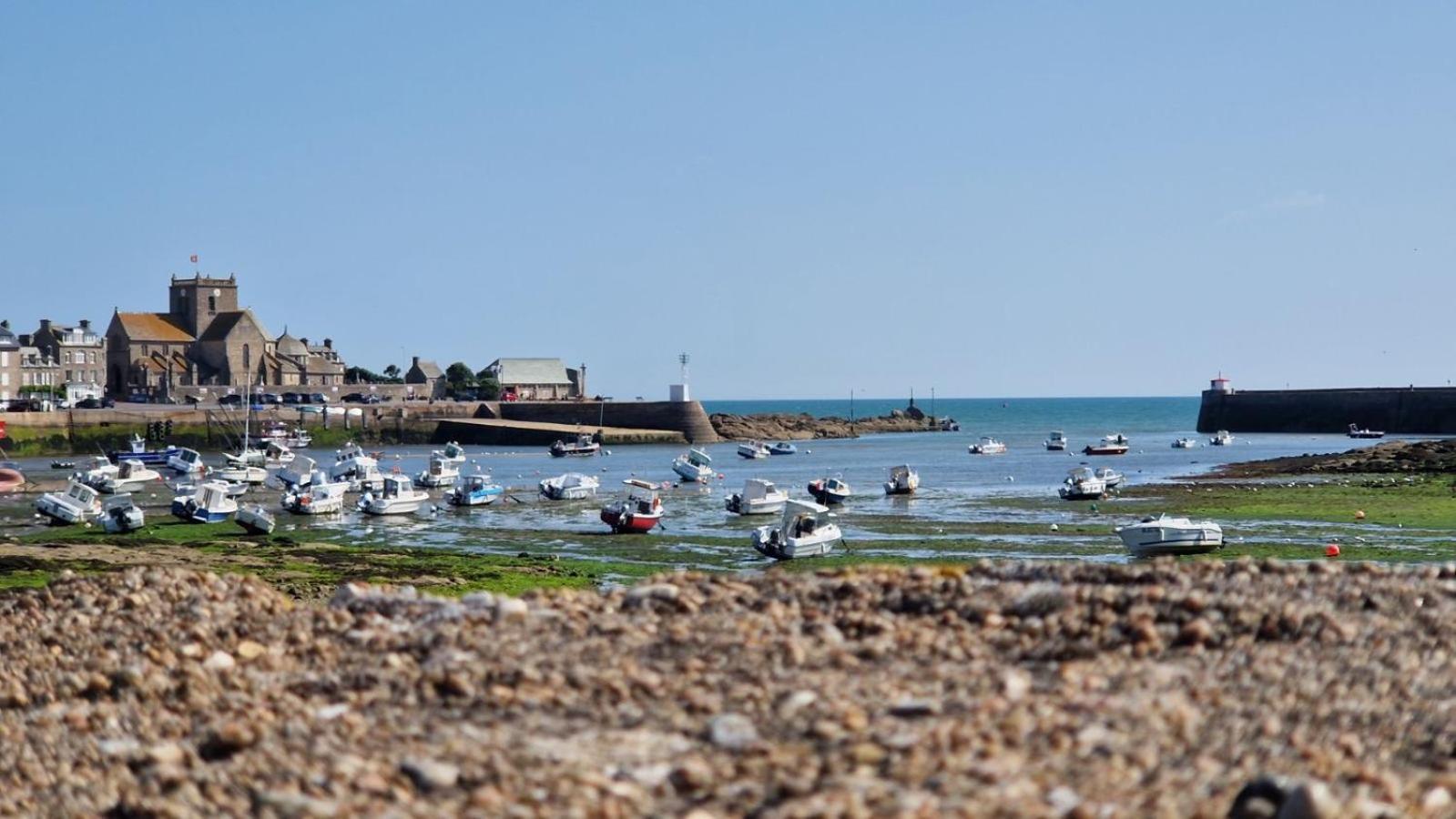 Le Prieure Barfleur Bed & Breakfast エクステリア 写真