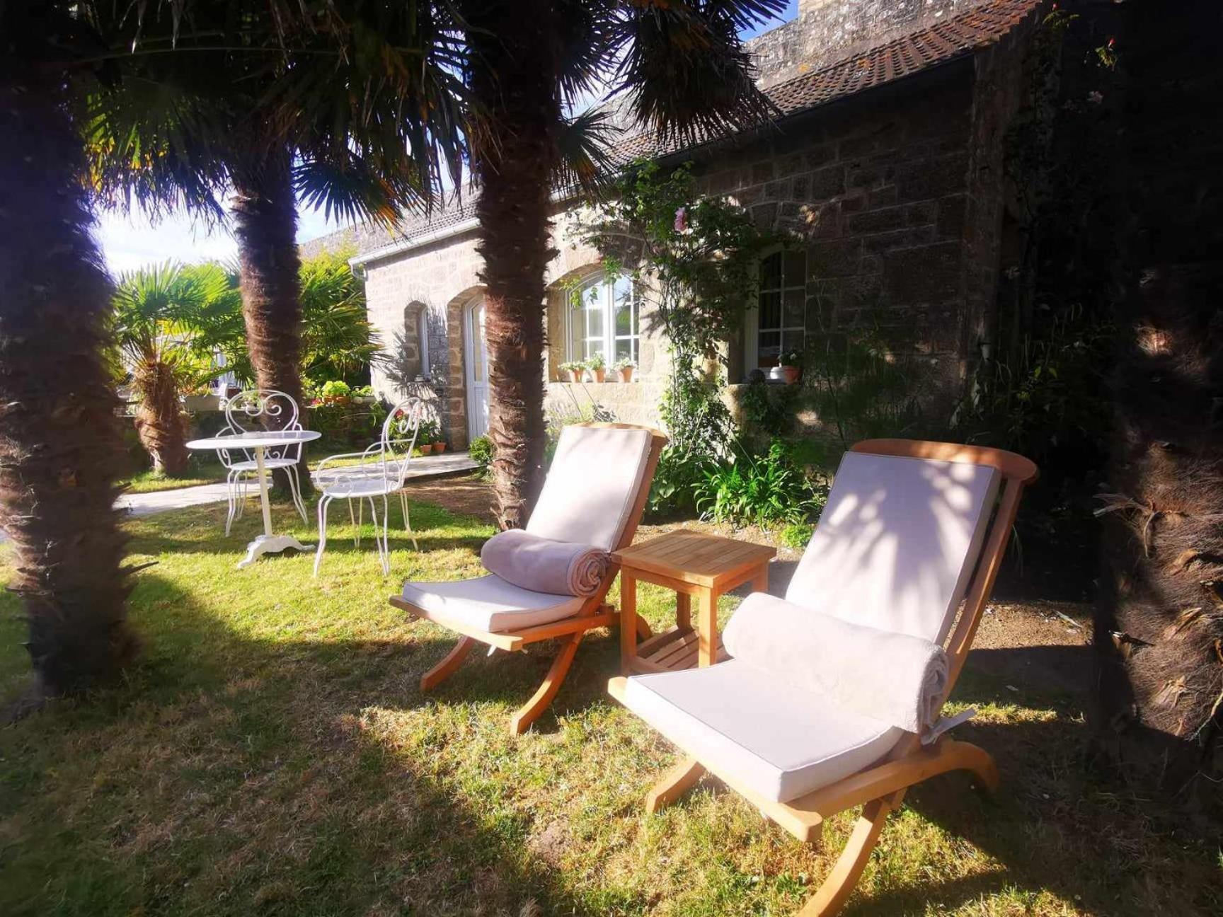 Le Prieure Barfleur Bed & Breakfast エクステリア 写真